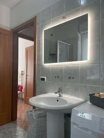Nora House דירה