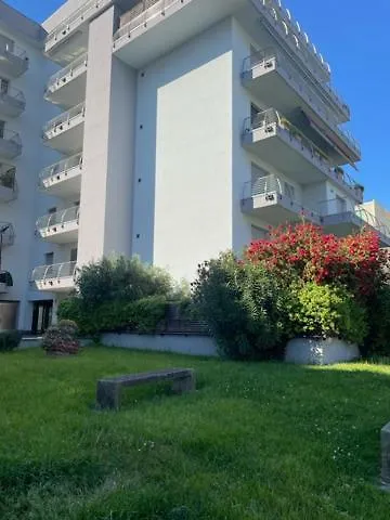 Nora House דירה *